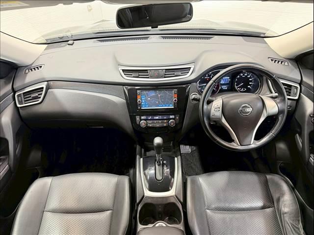 エクストレイル ２０Ｘ　純正ナビ　バックカメラ　シートヒーター　４ＷＤモードスイッチ　ダウンヒルアシスト　フルセグＴＶ　オートエアコン　アイドリングストップ　オートライト　ＩＳＯＦＩＸ　プッシュスタートボタン　ＥＴＣ（2枚目）