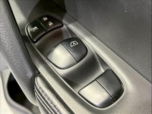 エクストレイル ２０Ｘ　純正ナビ　バックカメラ　シートヒーター　４ＷＤモードスイッチ　ダウンヒルアシスト　フルセグＴＶ　オートエアコン　アイドリングストップ　オートライト　ＩＳＯＦＩＸ　プッシュスタートボタン　ＥＴＣ（43枚目）