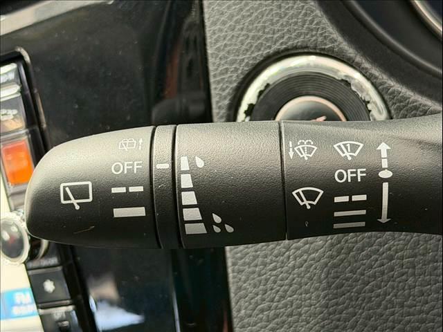 エクストレイル ２０Ｘ　純正ナビ　バックカメラ　シートヒーター　４ＷＤモードスイッチ　ダウンヒルアシスト　フルセグＴＶ　オートエアコン　アイドリングストップ　オートライト　ＩＳＯＦＩＸ　プッシュスタートボタン　ＥＴＣ（51枚目）