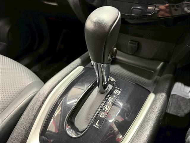 エクストレイル ２０Ｘ　純正ナビ　バックカメラ　シートヒーター　４ＷＤモードスイッチ　ダウンヒルアシスト　フルセグＴＶ　オートエアコン　アイドリングストップ　オートライト　ＩＳＯＦＩＸ　プッシュスタートボタン　ＥＴＣ（61枚目）