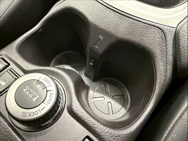 エクストレイル ２０Ｘ　純正ナビ　バックカメラ　シートヒーター　４ＷＤモードスイッチ　ダウンヒルアシスト　フルセグＴＶ　オートエアコン　アイドリングストップ　オートライト　ＩＳＯＦＩＸ　プッシュスタートボタン　ＥＴＣ（62枚目）