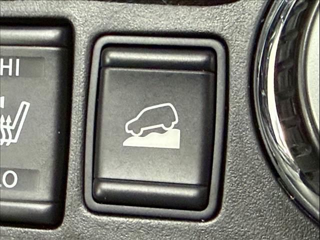 エクストレイル ２０Ｘ　純正ナビ　バックカメラ　シートヒーター　４ＷＤモードスイッチ　ダウンヒルアシスト　フルセグＴＶ　オートエアコン　アイドリングストップ　オートライト　ＩＳＯＦＩＸ　プッシュスタートボタン　ＥＴＣ（64枚目）