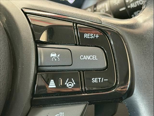 ヴェゼル ｅ：ＨＥＶ　Ｚ　ハーフレザー　パワーバックドア　ＢＳＭ　ホンダコネクトディスプレイ　レーダークルーズ　シートヒーター　ステアリングヒーター　コーナーセンサー　パドルシフト　ＥＴＣ　バックカメラ　純正１８インチＡＷ（5枚目）