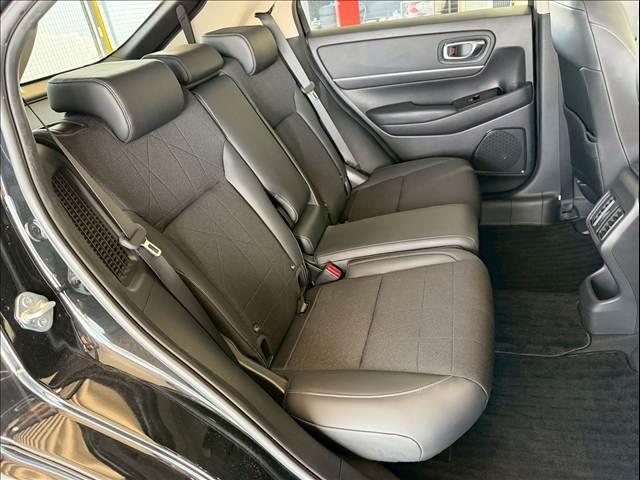 ヴェゼル ｅ：ＨＥＶ　Ｚ　ハーフレザー　パワーバックドア　ＢＳＭ　ホンダコネクトディスプレイ　レーダークルーズ　シートヒーター　ステアリングヒーター　コーナーセンサー　パドルシフト　ＥＴＣ　バックカメラ　純正１８インチＡＷ（9枚目）