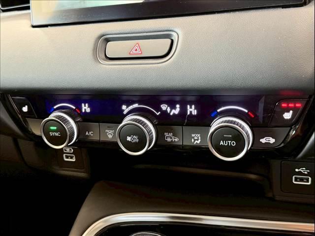 ヴェゼル ｅ：ＨＥＶ　Ｚ　ハーフレザー　パワーバックドア　ＢＳＭ　ホンダコネクトディスプレイ　レーダークルーズ　シートヒーター　ステアリングヒーター　コーナーセンサー　パドルシフト　ＥＴＣ　バックカメラ　純正１８インチＡＷ（12枚目）