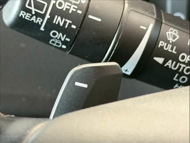 ヴェゼル ｅ：ＨＥＶ　Ｚ　ハーフレザー　パワーバックドア　ＢＳＭ　ホンダコネクトディスプレイ　レーダークルーズ　シートヒーター　ステアリングヒーター　コーナーセンサー　パドルシフト　ＥＴＣ　バックカメラ　純正１８インチＡＷ（50枚目）