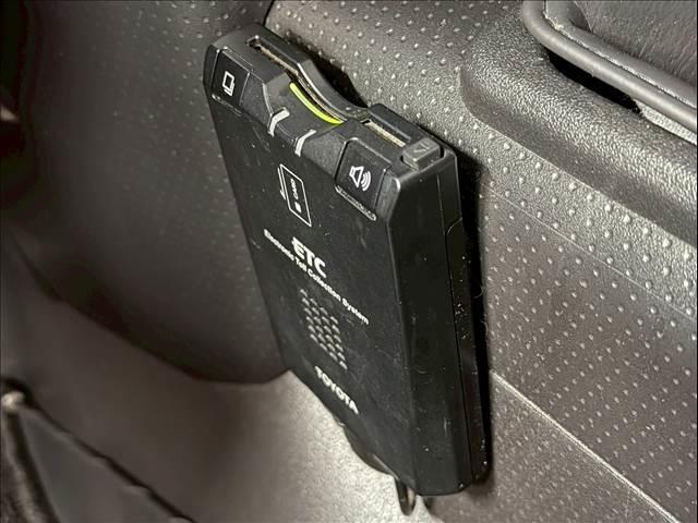 ＦＪクルーザー カラーパッケージ　ＢＦグッドリッチオールテレーン２６５／７０／１７　クルーズコントロール　純正ナビ　バックカメラ　リアソナー　ＥＴＣ　ドライブレコーダー　フロントフォグ　フルセグ　ＣＤ／ＤＶＤ再生　Ｂｌｕｅｔｏｏｔｈ（6枚目）