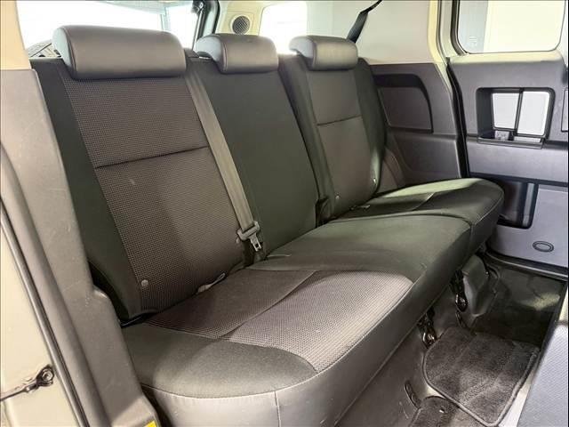 ＦＪクルーザー カラーパッケージ　ＢＦグッドリッチオールテレーン２６５／７０／１７　クルーズコントロール　純正ナビ　バックカメラ　リアソナー　ＥＴＣ　ドライブレコーダー　フロントフォグ　フルセグ　ＣＤ／ＤＶＤ再生　Ｂｌｕｅｔｏｏｔｈ（9枚目）