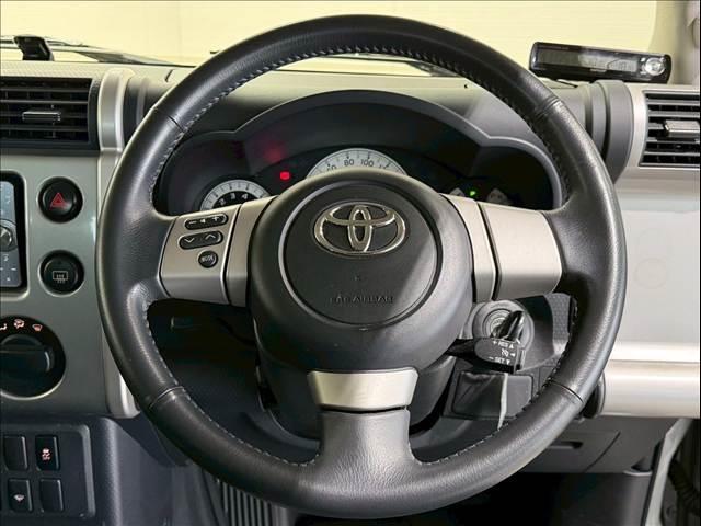 ＦＪクルーザー カラーパッケージ　ＢＦグッドリッチオールテレーン２６５／７０／１７　クルーズコントロール　純正ナビ　バックカメラ　リアソナー　ＥＴＣ　ドライブレコーダー　フロントフォグ　フルセグ　ＣＤ／ＤＶＤ再生　Ｂｌｕｅｔｏｏｔｈ（13枚目）