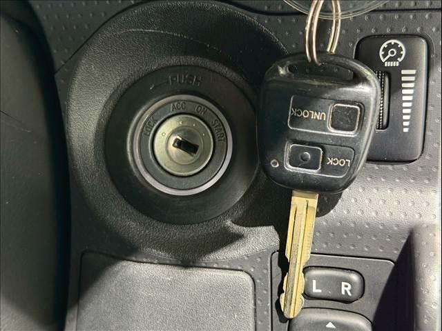 ＦＪクルーザー カラーパッケージ　ＢＦグッドリッチオールテレーン２６５／７０／１７　クルーズコントロール　純正ナビ　バックカメラ　リアソナー　ＥＴＣ　ドライブレコーダー　フロントフォグ　フルセグ　ＣＤ／ＤＶＤ再生　Ｂｌｕｅｔｏｏｔｈ（16枚目）