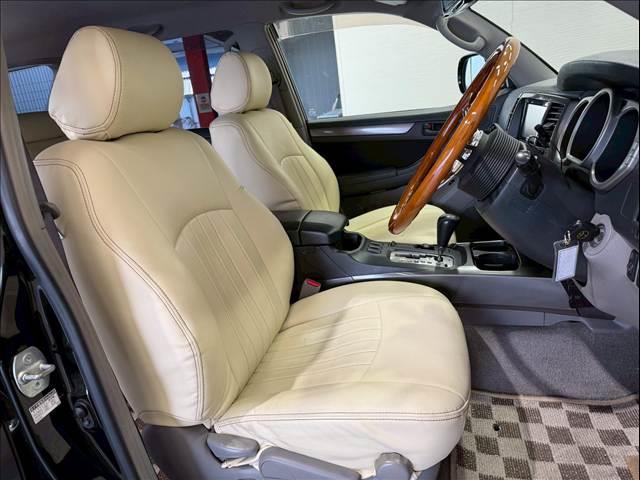 ハイラックスサーフ ＳＳＲ－Ｘリミテッド　社外ＡＷ　ＤＵＥＬＥＲ　Ｍ／Ｔ　社外グリル　ルーフレール　シートカバー　カロッツェリアディスプレイオーディオ　バックカメラ　ＥＴＣ　センターデフロック　ＡＣ１００Ｖ　パートタイム４ＷＤ　キーレスキー（8枚目）