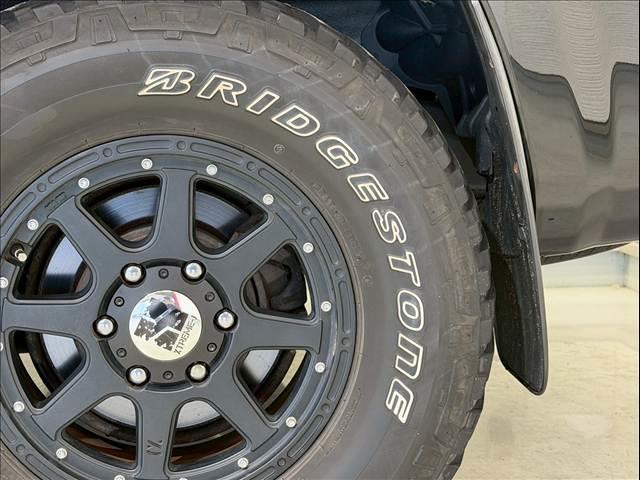 ハイラックスサーフ ＳＳＲ－Ｘリミテッド　社外ＡＷ　ＤＵＥＬＥＲ　Ｍ／Ｔ　社外グリル　ルーフレール　シートカバー　カロッツェリアディスプレイオーディオ　バックカメラ　ＥＴＣ　センターデフロック　ＡＣ１００Ｖ　パートタイム４ＷＤ　キーレスキー（29枚目）