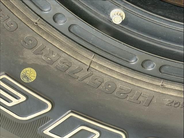 ハイラックスサーフ ＳＳＲ－Ｘリミテッド　社外ＡＷ　ＤＵＥＬＥＲ　Ｍ／Ｔ　社外グリル　ルーフレール　シートカバー　カロッツェリアディスプレイオーディオ　バックカメラ　ＥＴＣ　センターデフロック　ＡＣ１００Ｖ　パートタイム４ＷＤ　キーレスキー（31枚目）