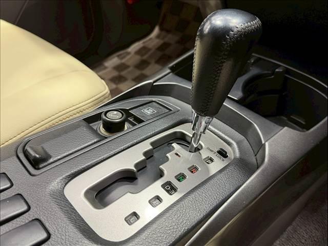 ハイラックスサーフ ＳＳＲ－Ｘリミテッド　社外ＡＷ　ＤＵＥＬＥＲ　Ｍ／Ｔ　社外グリル　ルーフレール　シートカバー　カロッツェリアディスプレイオーディオ　バックカメラ　ＥＴＣ　センターデフロック　ＡＣ１００Ｖ　パートタイム４ＷＤ　キーレスキー（50枚目）