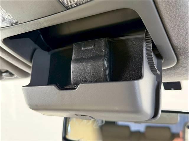 ハイラックスサーフ ＳＳＲ－Ｘリミテッド　社外ＡＷ　ＤＵＥＬＥＲ　Ｍ／Ｔ　社外グリル　ルーフレール　シートカバー　カロッツェリアディスプレイオーディオ　バックカメラ　ＥＴＣ　センターデフロック　ＡＣ１００Ｖ　パートタイム４ＷＤ　キーレスキー（65枚目）