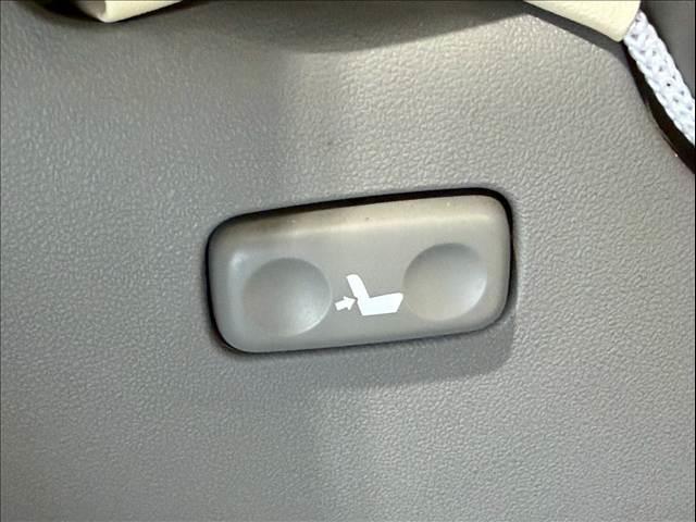 ハイラックスサーフ ＳＳＲ－Ｘリミテッド　社外ＡＷ　ＤＵＥＬＥＲ　Ｍ／Ｔ　社外グリル　ルーフレール　シートカバー　カロッツェリアディスプレイオーディオ　バックカメラ　ＥＴＣ　センターデフロック　ＡＣ１００Ｖ　パートタイム４ＷＤ　キーレスキー（66枚目）