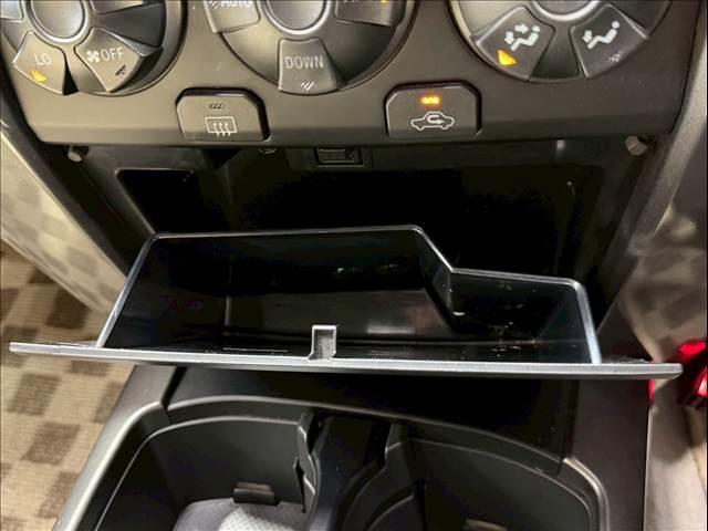 ハイラックスサーフ ＳＳＲ－Ｘリミテッド　社外ＡＷ　ＤＵＥＬＥＲ　Ｍ／Ｔ　社外グリル　ルーフレール　シートカバー　カロッツェリアディスプレイオーディオ　バックカメラ　ＥＴＣ　センターデフロック　ＡＣ１００Ｖ　パートタイム４ＷＤ　キーレスキー（69枚目）