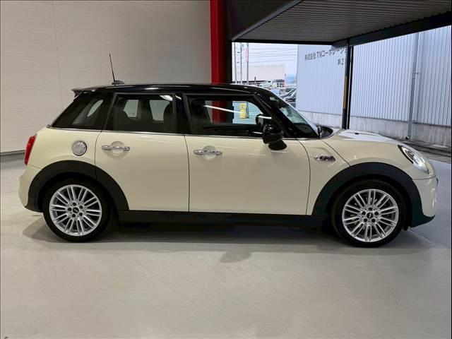 MINI クーパーS 純正ナビ バックカメラ ミラー一体型ETC クルーズコントロール コンフォートアクセス ステアリングリモコン アイドリングストップ USBポート Bluetooth スマートキー 純正17インチAW(18枚目)