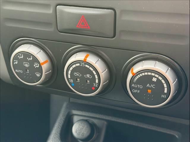 エクストレイル ２０Ｘ　純正ナビ　バックカメラ　シートヒーター　ルーフレール　ＥＴＣ　インテリジェントキー　ＣＤ／ＤＶＤ再生　Ｂｌｕｅｔｏｏｔｈ　カプロンシート　オートライト　オートエアコン　純正１７インチＡＷ（12枚目）