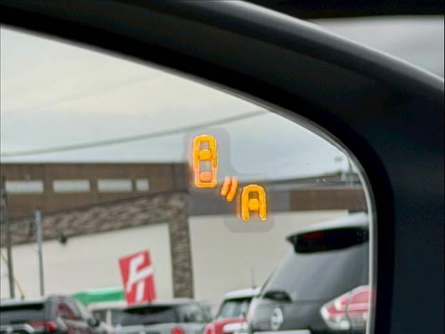 �y�u���C���h�X�|�b�g���j�^�����O�z���s���A�h�A�~���[�̎��p�ɂȂ�₷���ӏ��Ɍ㑱�Ԃ��ڋ߂���ƃT�C�h�~���[�t�߂Ɍx����\���A�h���C�o�[�ɒ��ӊ��N�����Ă���܂��B