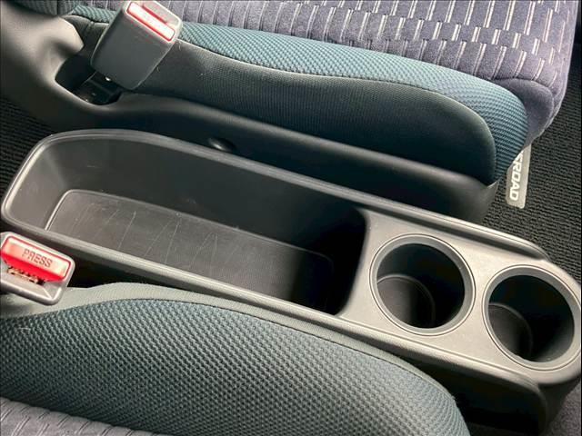 クロスロード ２０Ｘ　全塗装　グリーンマッドブラック　社外１６ＡＷ　ＢＦグッドリッチオールテレーン２１５／７０／１６　純正ＨＤＤナビ　バックカメラ　ＥＴＣ　ステアリングリモコン　スマートキー　ＣＤ／ＤＶＤ再生（67枚目）