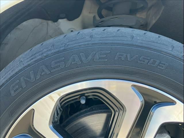 ヴェゼル ハイブリッドＺ　純正ナビ　バックカメラ　サイドカメラ　ステアリングリモコン　アイドリングストップ　オートライト　オートエアコン　フルセグ　Ｂｌｕｅｔｏｏｔｈ　プッシュスタートボタン　スマートキー　１７インチ純正ＡＷ（32枚目）