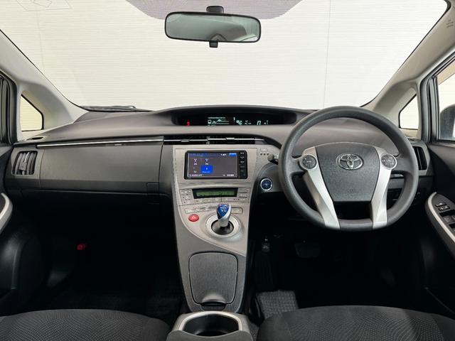 プリウス Ｓ　純正ナビ　Ｂｌｕｅｔｏｏｔｈ　ＴＶ　ＣＤ　ＥＴＣ　バックカメラ　ステアリングリモコン　純正１５インチアルミホイール　フォグランプ　プッシュスタート　スマートキー（2枚目）