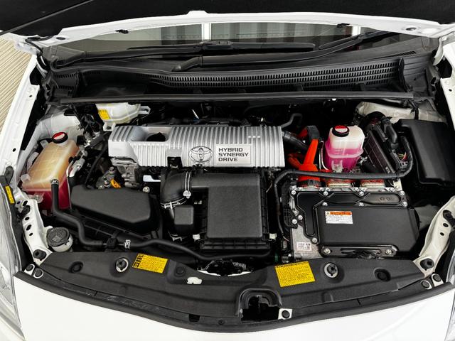 プリウス Ｓ　純正ナビ　Ｂｌｕｅｔｏｏｔｈ　ＴＶ　ＣＤ　ＥＴＣ　バックカメラ　ステアリングリモコン　純正１５インチアルミホイール　フォグランプ　プッシュスタート　スマートキー（23枚目）