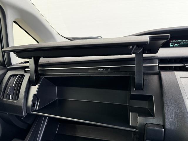 プリウス Ｓ　純正ナビ　Ｂｌｕｅｔｏｏｔｈ　ＴＶ　ＣＤ　ＥＴＣ　バックカメラ　ステアリングリモコン　純正１５インチアルミホイール　フォグランプ　プッシュスタート　スマートキー（49枚目）