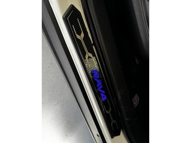ＲＡＶ４ ＰＨＶ ブラックトーン　サンルーフ　モデリスタエアロ　ディスプレイオーディオ　パノラミックビュー　黒革　シートヒーター　パワーバックドア　ブラインドスポットモニター　ヘッドアップディスプレイ　クリアランスソナー　ＬＥＤヘッド（30枚目）