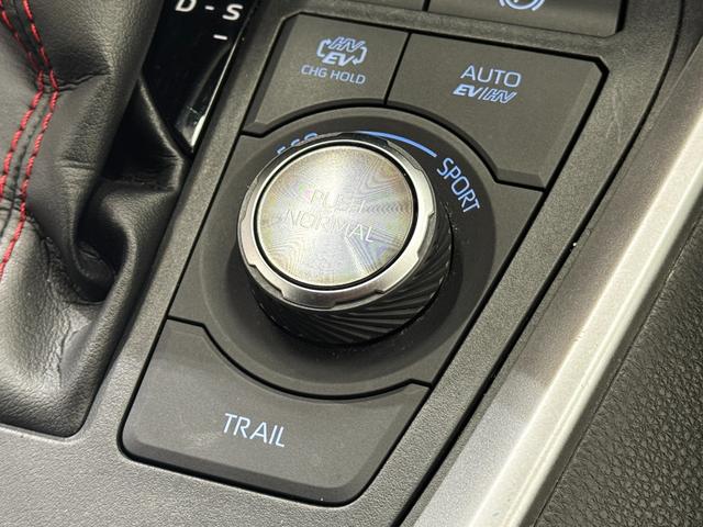 ＲＡＶ４ ＰＨＶ ブラックトーン　サンルーフ　モデリスタエアロ　ディスプレイオーディオ　パノラミックビュー　黒革　シートヒーター　パワーバックドア　ブラインドスポットモニター　ヘッドアップディスプレイ　クリアランスソナー　ＬＥＤヘッド（35枚目）