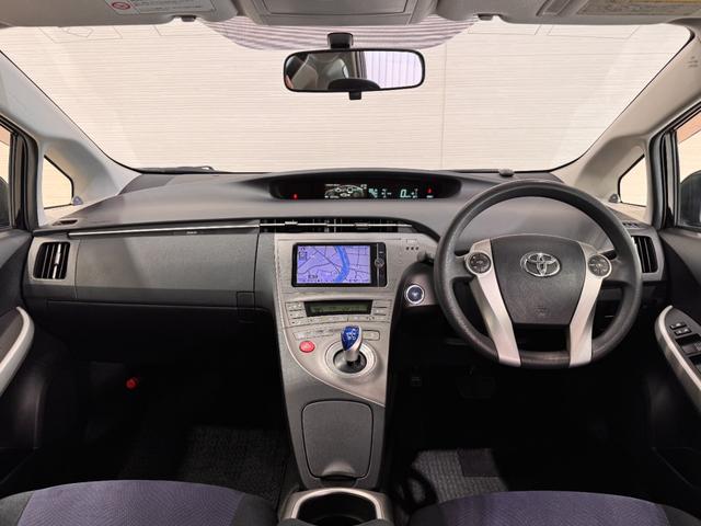 プリウス Ｓツーリングセレクション　純正ナビ　Ｂｌｕｅｔｏｏｔｈ　フルセグＴＶ　ＤＶＤ　ＣＤ　ＥＴＣ　バックカメラ　純正１７インチアルミホイール　ＬＥＤヘッドライト　ステアリングリモコン　プッシュスタート　スマートキー　オートライト（2枚目）