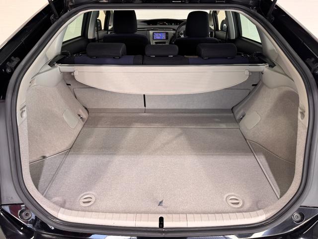 プリウス Ｓツーリングセレクション　純正ナビ　Ｂｌｕｅｔｏｏｔｈ　フルセグＴＶ　ＤＶＤ　ＣＤ　ＥＴＣ　バックカメラ　純正１７インチアルミホイール　ＬＥＤヘッドライト　ステアリングリモコン　プッシュスタート　スマートキー　オートライト（25枚目）