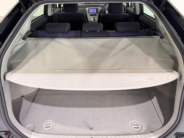プリウス Ｓツーリングセレクション　純正ナビ　Ｂｌｕｅｔｏｏｔｈ　フルセグＴＶ　ＤＶＤ　ＣＤ　ＥＴＣ　バックカメラ　純正１７インチアルミホイール　ＬＥＤヘッドライト　ステアリングリモコン　プッシュスタート　スマートキー　オートライト（26枚目）