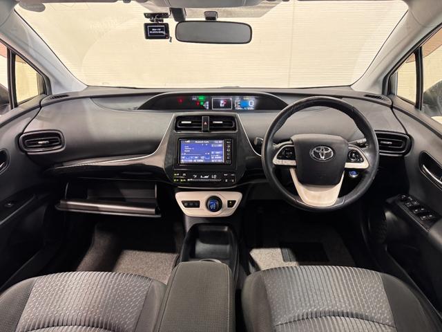 プリウス Ｓ　フルエアロ　純正ナビ　バックカメラ　ドライブレコーダー　セーフティセンス　Ｂｌｕｅｔｏｏｔｈ　テレビ　純正１５インチアルミ　ＬＥＤヘッドライト　横滑り防止　ステアリングリモコン　オートライト（2枚目）