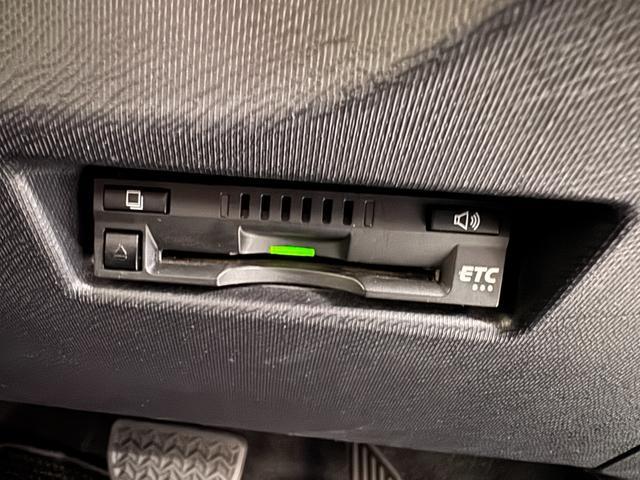 アクア Ｓ　純正ナビ　シートヒーター　ＥＴＣ　バックカメラ　Ｂｌｕｅｔｏｏｔｈ　テレビ　ＣＤ　横滑り防止　オートライト　オートエアコン　プッシュスタート　スマートキー　ＥＶ　ＥＣＯモード（12枚目）