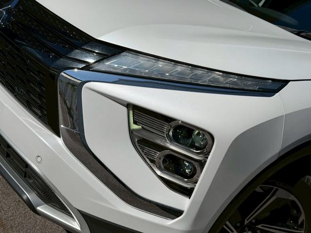 エクリプスクロスPHEV G e-アシスト レーダークルーズ AC1500W ハーフレザー シートヒーター ヘッドアップディスプレイ オートハイビーム コーナーセンサー ステアリングヒーター バックカメラ 電動パーキングブレーキ(10枚目)