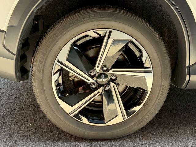 エクリプスクロスPHEV G e-アシスト レーダークルーズ AC1500W ハーフレザー シートヒーター ヘッドアップディスプレイ オートハイビーム コーナーセンサー ステアリングヒーター バックカメラ 電動パーキングブレーキ(22枚目)