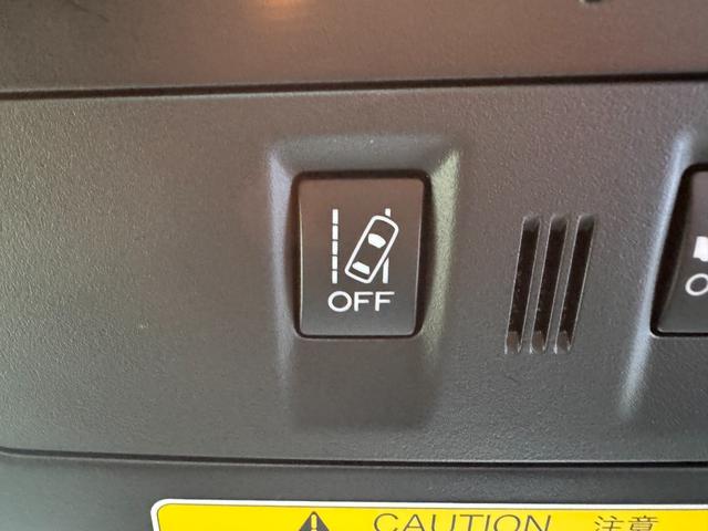 【レーンアシスト】カメラが白線を検知して車線中央付近を走行するよう、車線維持を支援するレーンアシスト!ハンドル操作のサポートや操舵支援などもしてくれます。