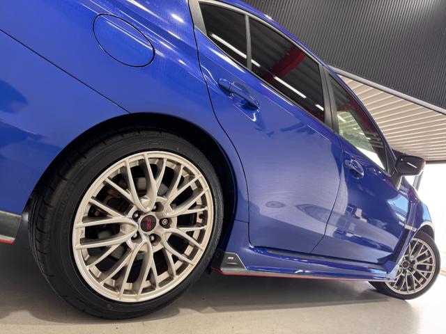 【純正アルミホイール】外観にマッチした純正アルミホイールを装着しております。各種社外アルミホイールや、スタッドレスタイヤも取扱いしております。是非ご相談ください♪