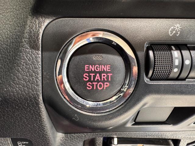 キーを携帯しているだけで、エンジンの始動が可能な装備です。プッシュスタートですのでエンジンの始動もボタンを押すだけです