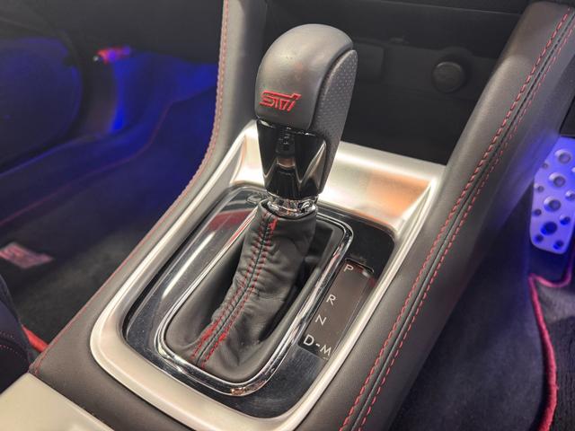 シフトレバー。ぜひ一度お客様の目で確認してください。