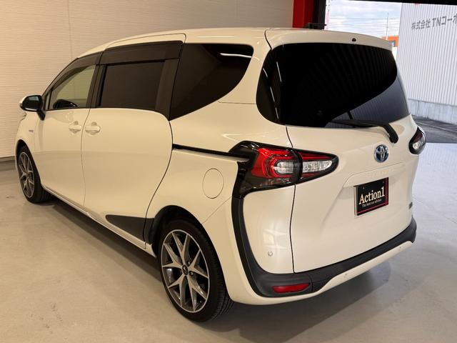 シエンタ ハイブリッドＧ　クエロ　９インチナビ　アラウンドビューモニター　モデリスタ１７インチＡＷ　両側Ｐスライドドア　クルコン　Ｂカメラ　ハーフレザーシート　レーンアシスト　ステアリングヒーター　シートヒーター　ＵＳＢ　ＢＴ（5枚目）