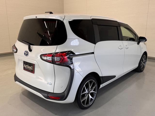 シエンタ ハイブリッドＧ　クエロ　９インチナビ　アラウンドビューモニター　モデリスタ１７インチＡＷ　両側Ｐスライドドア　クルコン　Ｂカメラ　ハーフレザーシート　レーンアシスト　ステアリングヒーター　シートヒーター　ＵＳＢ　ＢＴ（6枚目）