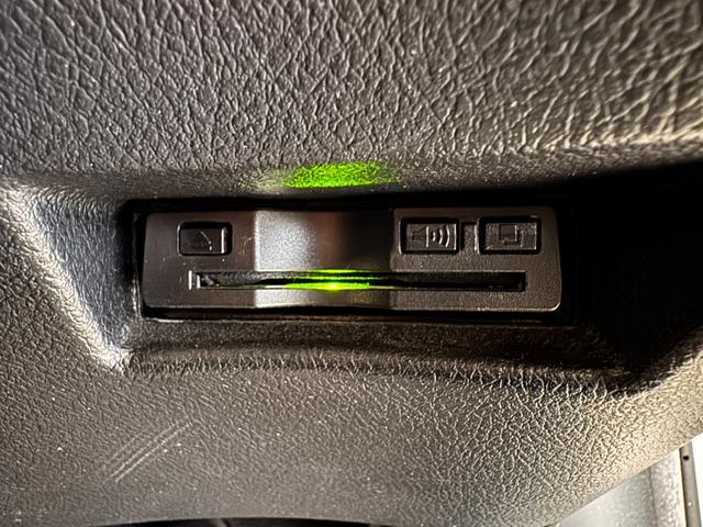 シエンタ ハイブリッドＧ　クエロ　９インチナビ　アラウンドビューモニター　モデリスタ１７インチＡＷ　両側Ｐスライドドア　クルコン　Ｂカメラ　ハーフレザーシート　レーンアシスト　ステアリングヒーター　シートヒーター　ＵＳＢ　ＢＴ（16枚目）