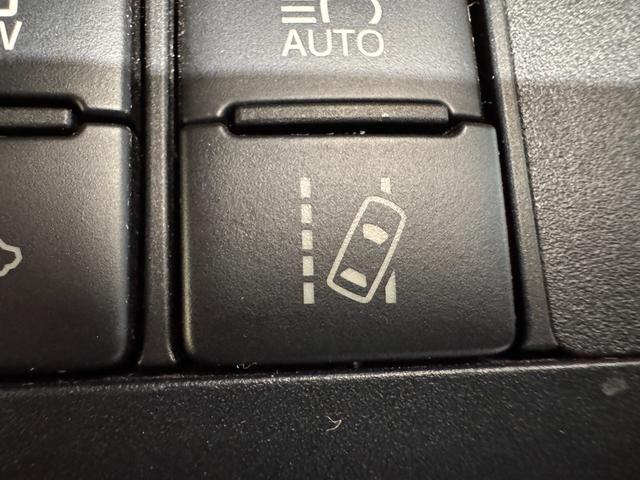 シエンタ ハイブリッドＧ　クエロ　９インチナビ　アラウンドビューモニター　モデリスタ１７インチＡＷ　両側Ｐスライドドア　クルコン　Ｂカメラ　ハーフレザーシート　レーンアシスト　ステアリングヒーター　シートヒーター　ＵＳＢ　ＢＴ（21枚目）