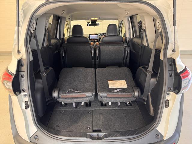 シエンタ ハイブリッドＧ　クエロ　９インチナビ　アラウンドビューモニター　モデリスタ１７インチＡＷ　両側Ｐスライドドア　クルコン　Ｂカメラ　ハーフレザーシート　レーンアシスト　ステアリングヒーター　シートヒーター　ＵＳＢ　ＢＴ（39枚目）