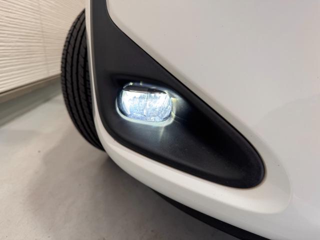 シエンタ ハイブリッドＧ　クエロ　９インチナビ　アラウンドビューモニター　モデリスタ１７インチＡＷ　両側Ｐスライドドア　クルコン　Ｂカメラ　ハーフレザーシート　レーンアシスト　ステアリングヒーター　シートヒーター　ＵＳＢ　ＢＴ（42枚目）