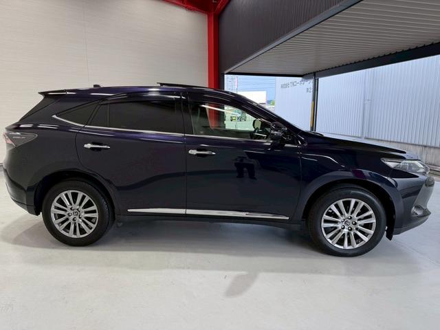 ハリアー プレミアム　アドバンスドパッケージ　黒革　サンルーフ　全周囲カメラ　ＪＢＬサウンド　ＬＥＤヘッド　シートヒーター　レーダークルーズ　パワーバックドア　コーナーセンサー　パワーシート　シートメモリ―　メーカーナビ　オートハイビーム　ＥＴＣ（36枚目）