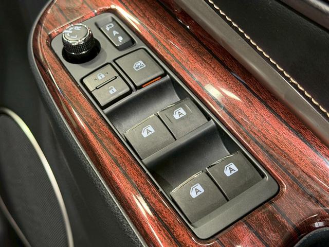 ハリアー プレミアム　アドバンスドパッケージ　黒革　サンルーフ　全周囲カメラ　ＪＢＬサウンド　ＬＥＤヘッド　シートヒーター　レーダークルーズ　パワーバックドア　コーナーセンサー　パワーシート　シートメモリ―　メーカーナビ　オートハイビーム　ＥＴＣ（41枚目）